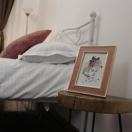 Texas House Guest House Novaci-Straini Ngoại thất bức ảnh