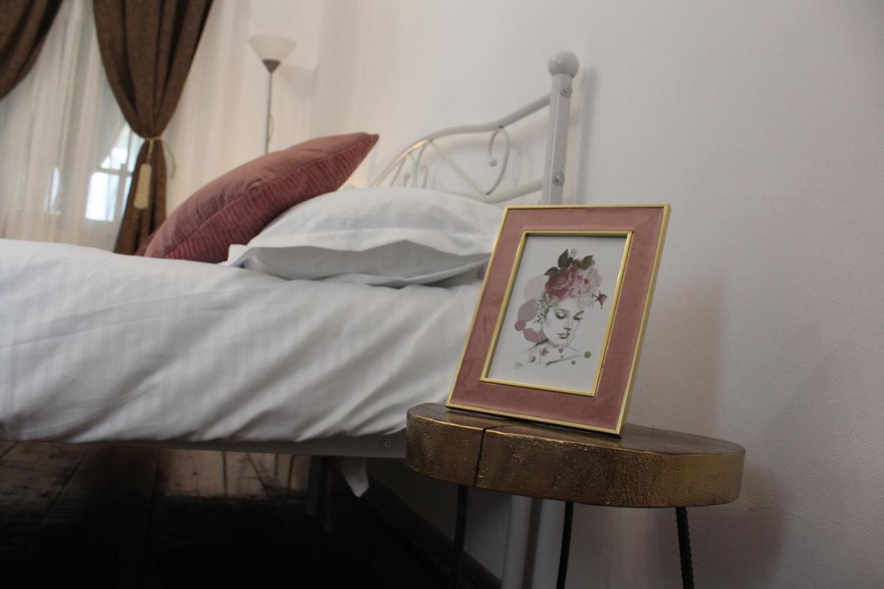 Texas House Guest House Novaci-Straini Ngoại thất bức ảnh